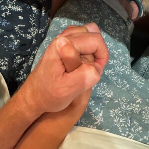 Alejandro Riaño Instagram - ¡Momentos que nos quedarán para siempre! La vida es esta, compartir con los amores de la vida donde sea. Tiempo con ellos, tiempo de calidad, no les den celulares para que “no molesten” estén con ellos y hagan que su infancia sea absolutamente increíble para que cuando crezcan sean realmente humanos llenos de amor. En dos años claramente volveré con mis mellos. Por ahora este viaje Padre e hija fue absolutamente INCREÍBLE. A los que conocen el amor de verdad, saben de qué hablo.
@disney @universalorlando