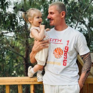 Aleksandr Malinovskiy Instagram - Итак, 40 лет … 🎂 #9Июля
⠀
Я заранее решил, что они начнутся с телефонного детокса!
⠀
Мне хотелось побыть с самим собой, со своей головой и своими мыслями.
⠀
У меня есть моя Вера, а еще я очень ТЕБЯ люблю🦊❤️
