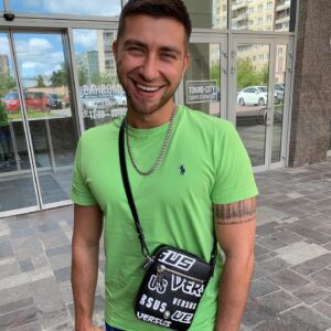 Aleksandr Timartsev Instagram - Игорек @meistermakintosh является главным амбассадором Versus))