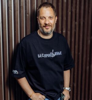 Aleksandr Tsypkin Instagram - Взглянем на цЫфры Фестиваля Короткой Новой прозы «БеспринцЫпные чтения»

6 месяцев подготовки. 
Продолжительность мероприятия — 2 дня.
Мы получили более 1000 заявок от писателей и чтецов.
29 рассказов были отобраны для чтений, а целых 103 будут напечатаны в нашем сборнике уже этой осенью.

18 новых авторов стали участниками Фестиваля: Алексей Боярский, Марина Яковлева, Светлана Иванова, Денис Казанцев, Татьяна Золотарёва, Анна Бабина, Сергей Сороковиков, Наталья Волошина, Евгений Осокин, Сослан Плиев, Наталия Караваева, Екатерина Соколова-Жубер, Анна Миронова, Александр Галкин, Татьяна Волкова, Роман Земсков, Ольга Олесина, Диляра Миназова, Диана Удовиченко.

27 артистов и писателей прочитали рассказы: Александр Бессонов, Дамир Миркамилов, Николай Дроздов, Полина Маликова, Игорь Шулинский, Петр Лидов, Павел Деревянко, Виталий Яковлев, Валерия Шеляг, Антон Косточкин, Александр Цыпкин, Кристина Асмус, Катерина Шпица, Георгий Перадзе, Гоша Куценко, Дарья Пахтусова, Александр Маленков, Александр Мышляев, Сергей Бурунов, Андрей Золотарев, Дмитрий Чеботарев, Феодор Кирсанов, Лука Герцен, Максим Иванов, Анатолий Рыжиков, Карина Каграманян, Слава Киселева.

8 амбассадоров представили наш новый проект «БеспринцЫпные чтения. Дети»: Анастасия Князева, Чертищева Светлана, Софи Шайн, Юрий Солодов, Тая Скоморохова, Владимир Левченко, Никитина Алиса, Никитин Артур.

4 эксперта поучаствовали в Круглом столе: Андрей Золотарев, Алексей Киселев, Катерина Шпица и Семен Барков.

Почти 3000 человек посетили наши мероприятия за эти 2 дня.

Мы благодарим: 
Президентский фонд культурных инициатив за поддержку нашего фестиваля
Медиа Партнера оператора наружной рекламы MAER
Социального партнера — фонд «Семья вместе»
Официального автомобильного партнера фестиваля АО «Рольф»
«ЗАВОД ШОУ» за техническую помощь в организации мероприятия
Сад «Эрмитаж» 
Издательство АСТ
Ticketland MTC

А также говорим спасибо нашим инф. партнерам: 
Russ Outdoor
Радио «Монте-Карло»
M24
Voice
People Talk
TimeOut
МосквичМаг
Сноб
Журнал ОК! 

Спасибо каждому из вас!