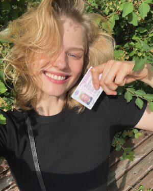 Aleksandra Bortich Instagram - принимаю поздравления)) честно, никогда в жизни не думала, что у меня будут права)