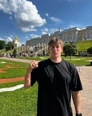 Aleksey Shcherbakov Instagram - Это я в Санкт-Петергофе был, щас я дома уже...