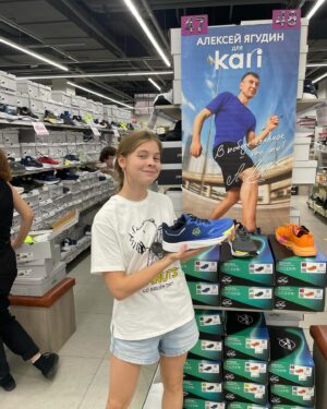 Aleksey Yagudin Instagram - Семья Кари @kari_club 
👟 👍 
#кари #карикросс #кроссовки 
@yagudinaliza @tatianatotmyanina