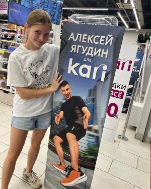 Aleksey Yagudin Instagram - Семья Кари @kari_club 
👟 👍 
#кари #карикросс #кроссовки 
@yagudinaliza @tatianatotmyanina