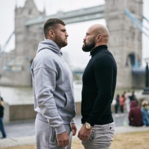 Alen Babic Instagram - Tower Bridge Face Off 👀 

@johnnyfisher1 & @alenthesavagebabic meet in the Capital to start fight week ⚔️ 

The Romford Bull and The Savage go to war this Saturday 🍿 

#FisherBabic #Boxing #Bosh 

----------------------------------------------------
Follow @matchroomboxing for exclusive content 👊
----------------------------------------------------