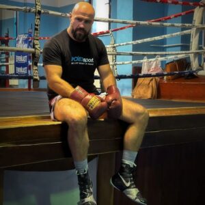 Alen Babic Instagram - "Boxing is the toughest and loneliest sport in the world. You've got all the fans, lots of hangers-on jumping up and shouting different words. But when you actually go in the ring, it's a very lonely and scary place. It's just you and the other guy." Frank Bruno 🥊
@polleosport.hr sa mnom od prvih dana,  ponosan sam na našu suradnju koja se nastavlja u istom tempu 🙏🏻
#truepeople #savagearmy