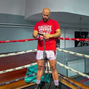 Alen Babic Instagram - "Boxing is the toughest and loneliest sport in the world. You've got all the fans, lots of hangers-on jumping up and shouting different words. But when you actually go in the ring, it's a very lonely and scary place. It's just you and the other guy." Frank Bruno 🥊
@polleosport.hr sa mnom od prvih dana,  ponosan sam na našu suradnju koja se nastavlja u istom tempu 🙏🏻
#truepeople #savagearmy