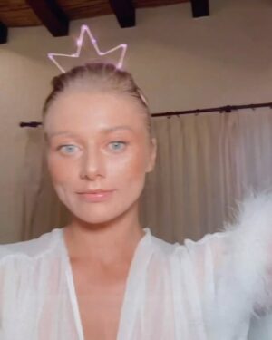 Alena Savostikova Instagram - ʙɪʀᴛʜᴅᴀʏ ꜱᴘᴀʀᴋʟᴇ ✨ 
📌ʜᴇʀᴇ ɪꜱ ᴛᴏ ᴀɴᴏᴛʜᴇʀ ʏᴇᴀʀ ᴀʀᴏᴜɴᴅ ᴛʜᴇ ꜱᴜɴ! ᴄᴀɴ’ᴛ ʙᴇʟɪᴇᴠᴇ ɪ ᴍᴀᴅᴇ ɪᴛ ʜᴇʀᴇ 💃🏼 ᴀ ʟɪᴛᴛʟᴇ ʙɪᴛ ᴏʟᴅᴇʀ, ᴀ ʟɪᴛᴛʟᴇ ʙɪᴛ ᴡɪꜱᴇʀ... ʙᴜᴛ ꜱᴛɪʟʟ ᴀ ʀᴏᴄᴋɴʀᴏʟʟᴀ ᴀᴛ ʜᴇᴀʀᴛ ❤️‍🔥ɢʀᴀᴛᴇꜰᴜʟ ꜰᴏʀ ᴛʜɪꜱ ᴡɪʟᴅ ᴀᴅᴠᴇɴᴛᴜʀᴇ ᴄᴀʟʟᴇᴅ - ʟɪꜰᴇ.
ᴛʜᴀɴᴋ ʏᴏᴜ ᴛᴏ ᴀʟʟ ᴏꜰ ʏᴏᴜ ꜰᴏʀ ᴍᴀᴋɪɴɢ ᴍᴇ ꜰᴇᴇʟ ꜱᴏ ꜱᴘᴇᴄɪᴀʟ; ᴛᴏᴅᴀʏ & ᴀʟᴡᴀʏꜱ!
& ᴛᴏ ᴀʟʟ ᴍʏ ᴏʀᴛʜᴏᴅᴏx ʙᴀʙɪᴇꜱ - ᴍᴇʀʀʏ ᴄʜʀɪꜱᴛᴍᴀꜱ :))))