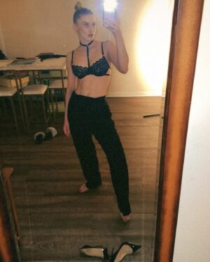 Alena Savostikova Instagram - ᴛʜɪꜱ ᴏᴜᴛꜰɪᴛ ᴄᴀᴍᴇ ᴡɪᴛʜ ᴀ ʙʟᴀᴢᴇʀ ᴠᴇꜱᴛ ʙᴜᴛ ɪ ᴛʜᴏᴜɢʜᴛ… ᴛʜᴇ ʜᴇʟʟ ᴡɪᴛʜ ɪᴛ 🤷🏼‍♀️💅 #nocturnal_visionaries