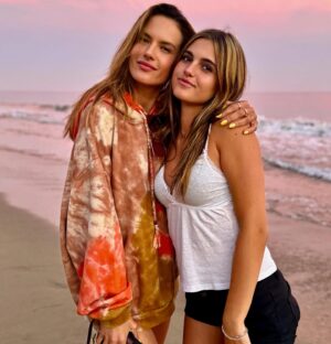 Alessandra Ambrosio Instagram - And the weekend went like… 💖🌈🌊✨🦄 MALIBU #summer24