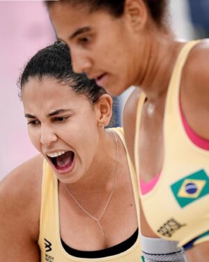 Alessandra Ambrosio Instagram - Mais um dia de muito orgulho em Paris! 🇧🇷✨
Parabéns @rebecarandrade e @caiobonfims pelas medalhas mais que merecidas! 🥈
E parabéns também às meninas do vôlei de praia, de quadra e a nossa classificação no tênis de mesa. Rumo ao pódio! 💚💛
