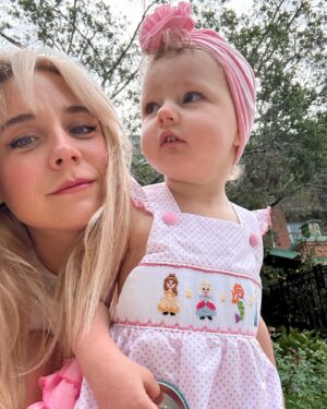 Alessandra Torresani Instagram - Feels Like Summer Solstice ☀️