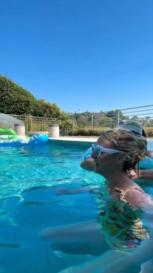 Alessandra Torresani Instagram - Summertime Shenanigans with my favorite Lady(ies) 🏊‍♀️😆