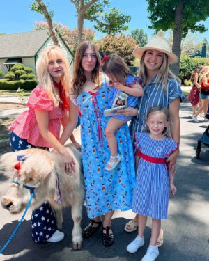 Alessandra Torresani Instagram - Ice Cream Truck, Wonder the Cow, Giant Dogs and Dweezil Zappa…the Most Epic 2nd Annual 4th of July Neighborhood Parade 🇺🇸 Couldn’t of done it without my mom team  @kristen_dees @danikid 🇺🇸 Thank you @kevindees for sponsoring our little block party, @littlehorseontheprairie for bringing so many smiles and @dweezilzappa for bringing rock n roll to the 4th! 🇺🇸