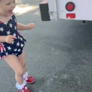 Alessandra Torresani Instagram - Ice Cream Truck, Wonder the Cow, Giant Dogs and Dweezil Zappa…the Most Epic 2nd Annual 4th of July Neighborhood Parade 🇺🇸 Couldn’t of done it without my mom team  @kristen_dees @danikid 🇺🇸 Thank you @kevindees for sponsoring our little block party, @littlehorseontheprairie for bringing so many smiles and @dweezilzappa for bringing rock n roll to the 4th! 🇺🇸
