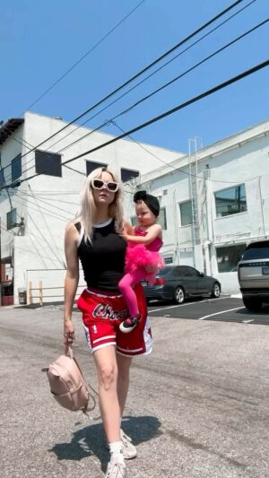 Alessandra Torresani Instagram - It’s that me, 32oz tropical passion iced tea…