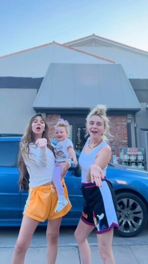 Alessandra Torresani Instagram - Femininomenon 👯‍♀️👧🏼