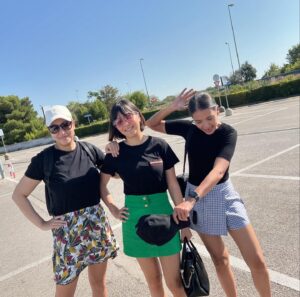Alessandra de Rossi Instagram - #thenotoriousderossisisters spotted once again. Shopping nang shopping eh wa naman silang show… ano tooooh 🤣

We miss you @vargherita ❤️