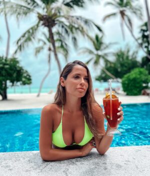 Alessia Macari Instagram - Enjoying the view🏝️ #holiday #maldives #vacation