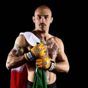 Alessio Di Chirico Instagram - Spesso nella vita una delusione è sinonimo di crescita, dipende solo da come ci si rapporta ad essa…
Per quanto mi riguarda posso solo che fare i complimenti al nostro avversario, ha fatto un match impeccabile, è riuscito a ferirci con il primo colpo messo a segno, e ha capitalizzato in maniera molto cinica su un nostro errore, onore a lui.
Si vince insieme, si perde insieme.
SEMPRE

Ps
Buona pasqua tutti ,nel segno della risurrezione personale, a tutte le persone che cadono talvolta, ma si rialzano sempre.