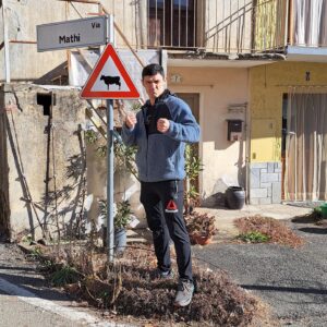 Alessio Di Chirico Instagram - ⚠️⚠️⚠️Pericolo di Manzo⚠️⚠️⚠️
Evidentemente Cafasse era informata del mio Arrivo! 😂