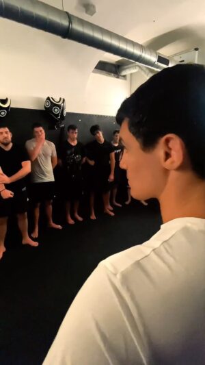 Alessio Di Chirico Instagram - Che altro dovrei fare in pensione?

#mma #manzo #alessiodichirico #gloria #fighter #pensione #sport #punch #ufc #fight #motivation #combat #batman #event #sport