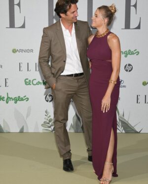 Álex Adróver Instagram - 🌍 El mar es tan protagonista en nuestras vidas que hasta la pedida de mano fue bajo el mar a 18m de profundidad 🌊 (➡️ en la última foto lo podéis ver)

👏🏻 Ayer, @elle_spain celebró por 2°año
los #ELLEecoAwards un encuentro súper inspirador, donde pudimos ver el vaso medio lleno por el futuro de nuestra madre tierra y donde se alzó la voz de la ECOesperanza que nace de  las ganas de contribuir desde las acciones 🔊♻️💪🏻

🙏🏻 GRACIAS @benedettaelle y todo el equipo de ELLE, por estos premios hechos con tanto mimo, respeto y compromiso y GRACIAS a tod@s los premiad@s por ser esos “rebeldes con causa” que siguen cultivando pasito a pasito la semilla del cambio 🌍 
🌱👣👏🏻

👗 @pronovias @verawangbride @replicacomunicacion 
👠 @stevemaddenesp @galleryroomc 
💄@diorbeauty @joelbittencourt 
💎 @swarovski @piazzacom 
👔 @fyordofficial 

#DiamundialDelosoceanos #DiorBeauty 
#Eco #Reciclaje #Sostenibilidad #MedioAmbiente