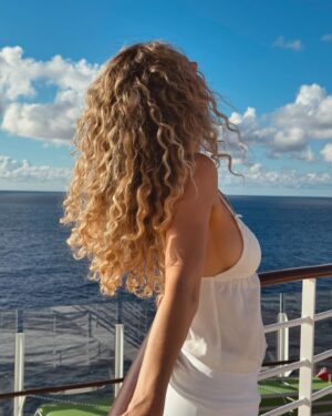 Alex-Anne Aubé-Kubel Instagram - Dire que ça fait plus de 5 ans que j’habite en mer.⚓️🌊❤️

#lifeatsea #shiplife #royalcaribbean #utopia #travel #travelphotography #shiplife #cruiseship