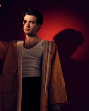 Alex Fitzalan Instagram - All by the talented @brieconomos_photographer! 
Hope you are all doing alright, it’s been a while. Xx