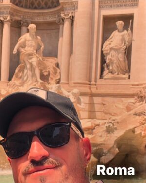 Álex O'Dogherty Instagram - Ya que no se me suben los reels, aquí os dejo un resumen de nuestros primeros 9 días de viaje. ¿Qué os ha gustado más? Recordad que lo tenéis todo en stories destacadas. Gracias por las recomendaciones. Hoy, GALIPOLLI. 

Día 1 - EL FERRY (Barcelona - Civitavechia)
Día 2 - ROMA
Día 3 - ABRUZOS (Pescasseroli- Opi)
Día 4 - ABRUZOS ( Lago Barrea)
Día 5 - NÁPOLES
Día 6 - POMPEYA / VESUBIO
Día 7 -  MATERA
Día 8 - ALBEROBELLO/ POLIGNANO AMARE
Día 9 - BRINDISI / LECCE