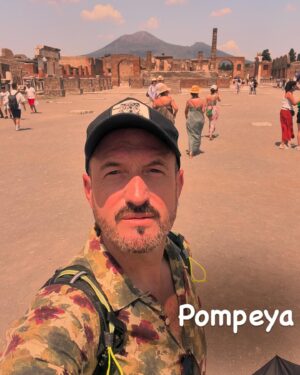 Álex O'Dogherty Instagram - Ya que no se me suben los reels, aquí os dejo un resumen de nuestros primeros 9 días de viaje. ¿Qué os ha gustado más? Recordad que lo tenéis todo en stories destacadas. Gracias por las recomendaciones. Hoy, GALIPOLLI. 

Día 1 - EL FERRY (Barcelona - Civitavechia)
Día 2 - ROMA
Día 3 - ABRUZOS (Pescasseroli- Opi)
Día 4 - ABRUZOS ( Lago Barrea)
Día 5 - NÁPOLES
Día 6 - POMPEYA / VESUBIO
Día 7 -  MATERA
Día 8 - ALBEROBELLO/ POLIGNANO AMARE
Día 9 - BRINDISI / LECCE