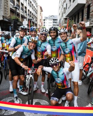Álex Rins Instagram - Supporting my friend @puritocycling and doing some km on the bike! 💪🏻 Brutal @lapuritoandorra 💥
