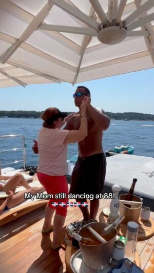 Alex Rodriguez Instagram - I hope I’ll be dancing like my Mom when I’m 88. The Dominican moves never stop! 🇩🇴