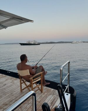 Alex Rodriguez Instagram - Officially 49! Feeling better than I ever have and so thankful to be healthy and surrounded by amazing family and friends. Life moves pretty quick, remember to pause and enjoy. 🥳
