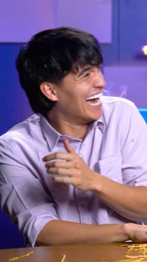 Alex Wassabi Instagram - BREAKING NEWS: Roi got the joke but will he get Alex back for this?!🫨to be continued
 #thailand #wassabiproductions #tastetest