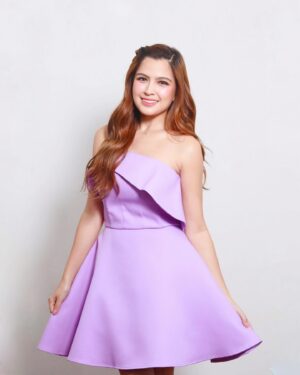 Alexa Ilacad Instagram - Belle âme 💟☁️

Wearing @dress_beyond.mnl
Styled by @pattyyap
Makeup by @makeupbyangetan
Hair by @jurysorianopanganiban