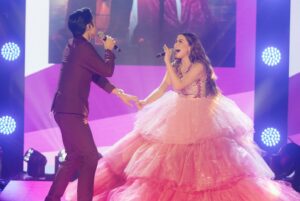 Alexa Ilacad Instagram - Nothing’s gonna stop us now.. 💞🤗 I’m so proud of you, @kdestrada_. Continue to fly high 😊
#addtoheart #soldout #concert

📸 @metrophotoforbrands @super_roxy