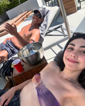 Alexa Mansour Instagram - A wee bit of this and a lotta that 💁🏻‍♀️ 

“2 STEPS AWAY” coming out soon xx