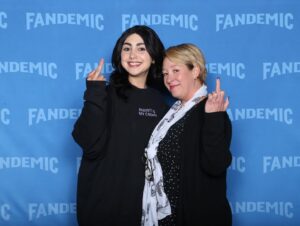 Alexa Mansour Instagram - Cheers to an unforgettable weekend, to new old friends, new friends, and making memories that’ll last a lifetime. Feeling very blessed right now x 
Thank you @fandemictour for having me and making my first convention experience absolutely flawless 🖤✨
See you soon LA!!