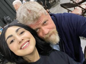 Alexa Mansour Instagram - Cheers to an unforgettable weekend, to new old friends, new friends, and making memories that’ll last a lifetime. Feeling very blessed right now x 
Thank you @fandemictour for having me and making my first convention experience absolutely flawless 🖤✨
See you soon LA!!