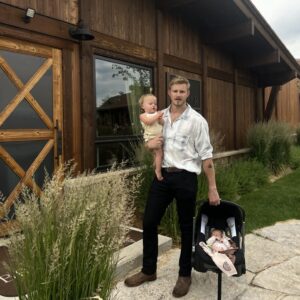 Alexander Ludwig Instagram - @brushcreekranch !!! Where do I even begin to describe what a great place this is for families. Thank you guys for your unbelievable hospitality. There is truly nothing like this place and you all are forever a part of this family as the first ranch we brought our kiddos to. Make sure to lock us down for next year! we’re making this a tradition. 🙌❤️🤠