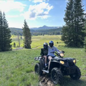 Alexander Ludwig Instagram - @brushcreekranch !!! Where do I even begin to describe what a great place this is for families. Thank you guys for your unbelievable hospitality. There is truly nothing like this place and you all are forever a part of this family as the first ranch we brought our kiddos to. Make sure to lock us down for next year! we’re making this a tradition. 🙌❤️🤠