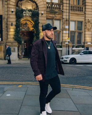 Alexander Volkanovski Instagram - Thanks for having me England 🇬🇧 #innit