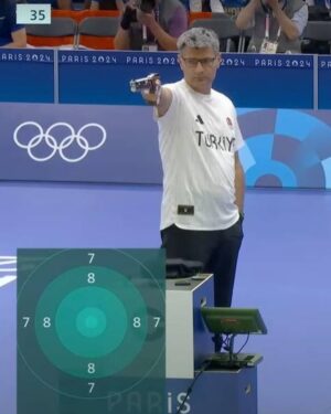 Alexander Volkov Instagram - Нашел тренера для тренировок с gun’ом  перед боем с Ганом.