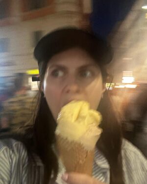 Alexandra Daddario Instagram - A Roman gelato monster
