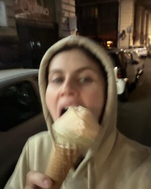 Alexandra Daddario Instagram - A Roman gelato monster