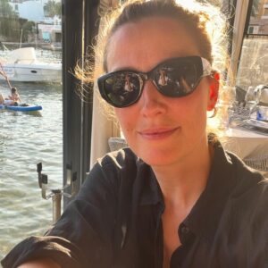 Alexandra Maria Lara Instagram - 🐠🦎🍦#holiday #relaxation #buchtipp (excellent!)…and now back to work 🤍🏔️🤍