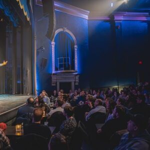 Alexandre Barrette Instagram - Au lendemain du premier Cabaret @bleufeu_ , très très très heureux de la soirée qu’on a eue et je tiens à remercier les 450 spectateurs qui étaient présents! 

Je tiens aussi à remercier les 4 humoristes incroyables d’hier! 

@genevievehd : Bien que riche, la langue française ne possède pas assez de mots pour dire comment j’aime cet être humain!!!

@annesarahcharbonneau : Gros gros coup de cœur pour cette fille. Si j’étais un Renaud-Bray, je lui collerais un collant Coup de cœur Renaud-Bray dans le front. Je vous invite à aller la voir en spectacle partout où elle passe. Elle est incroyable!!! Je vous invite aussi à écouter son podcast @paspeufiere !

@marylenegendron : J’aime tellement sa personnalité et son humour!!!! J’ai hâte qu’elle sorte son premier one woman show! Vous pouvez aussi écouter son podcast que j’adore Tout le monde s’haït ! 

@korinecote a tout arraché hier soir à l’ @imperialbellqc avec son nouveau matériel. À quel point j’aime cet humoriste. Criss qu’elle est solide!!! 

Gros merci à Bleu Feu pour la confiance et tout le travail  que cela implique et gigantesque merci à ma gérante @mphisoucy qui a orchestré cette soirée A à Z. Une magicienne! Une main de David Copperfield dans un gant de velours. 

On se reprend lors des prochaines éditions les 19 février, 18 mars et 15 avril! Vous serez pas déçus! 

Achat de billets en suivant le lien dans ma bio!

Crédit photo : @courtoisie.ca