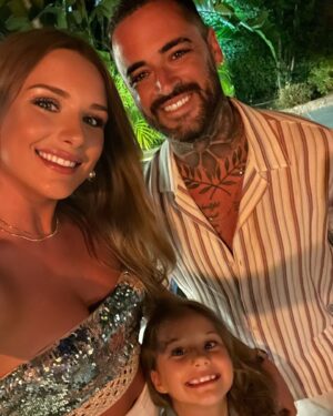 Alexandre Santos Instagram - 1 ANO DE NÓS 🤍 e amo-te cada vez mais dia após dia 🤍 tens feito de mim um homem melhor, tanto a nível pessoal como profissional, és um ser extraordinário, fora do normal, mas da maneira mais bonita que um ser humano pode imaginar 🤍 o universo presenteou-me com a melhor pessoa que alguém poderia ter na vida, e eu estou grato todos os dias por te ter nesta vida, e podes ter a certeza que até nas próximas nos vamos encontrar 🤍 amo-te muito TODOOSDIAS ✨