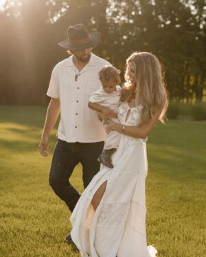 Alexandria DeBerry Instagram - my heartbeat 🫶🏼 this month marks 10 years together @tylerbeede! 

“surely your goodness   mercy will follow after me” 🌾🌼 
…   boy has it 🥹